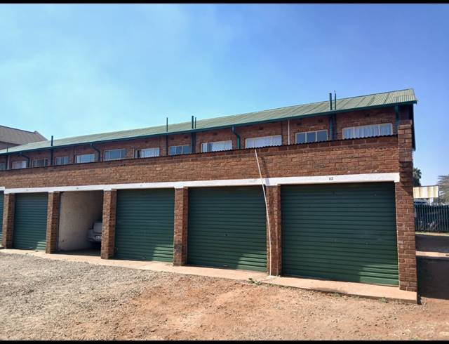 2 BEDROOM FLAT TO LET IN KEMPTON PARK CENTRAL